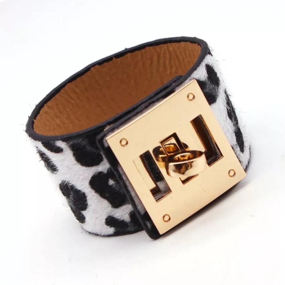 NEW Leather Leopard Turn lock Bracelet